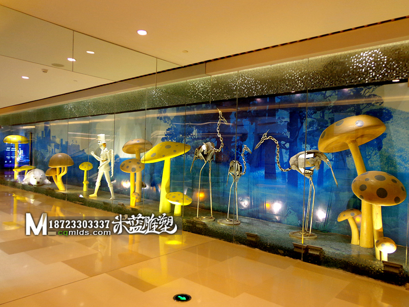 重庆雕塑铁皮鸟、泡沫蘑菇、玻璃钢人、泡沫熊